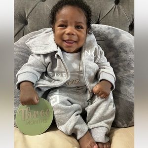Givenchy Kids 2-Piece Grey 4G Logo Fleece Zip-Up Graphic Hoodie and Pants